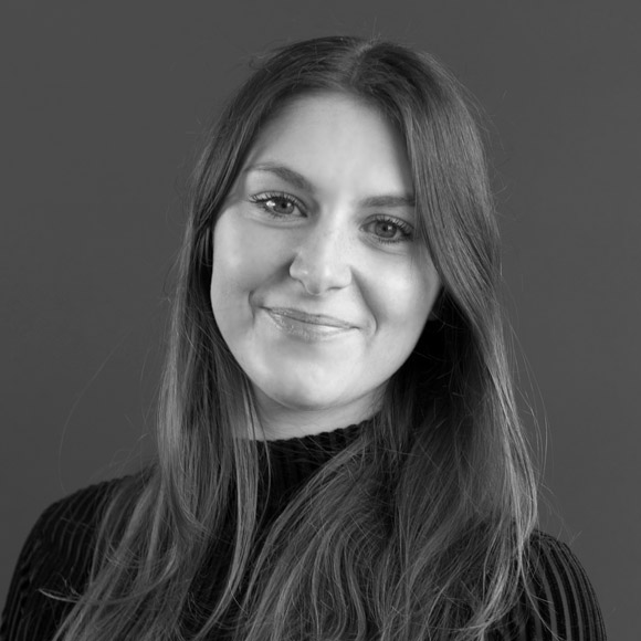 Ein Portraitfoto von Theresa Zucker.