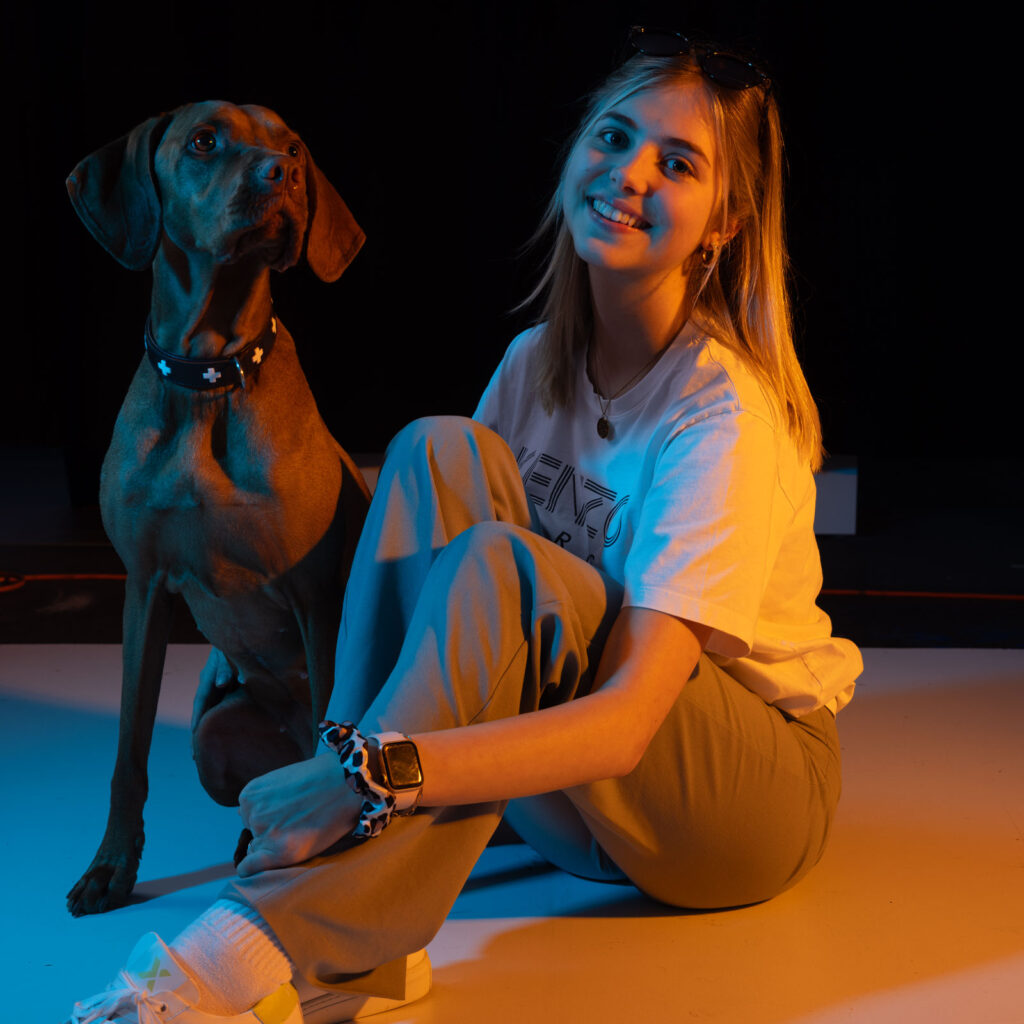 Ein professionelles Foto von Ronja und ihrer Hündin.