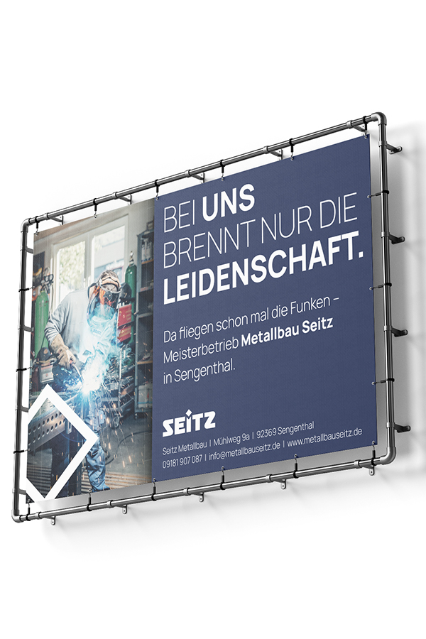 Ein großes Banner mit Seitz Logo und Botschaft.